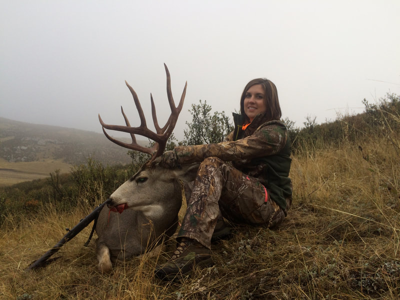 big buck mule deer hunts private land wyoming outfitter
